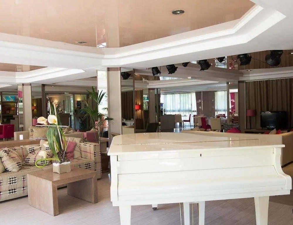 Inter-Hotel Les Agapanthes De L'Esterel Cannes 3*,  France